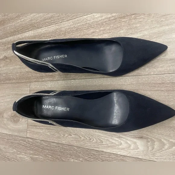 Woman’s Dark Navy Blue Marc Fisher Heels - Picture 3 of 4